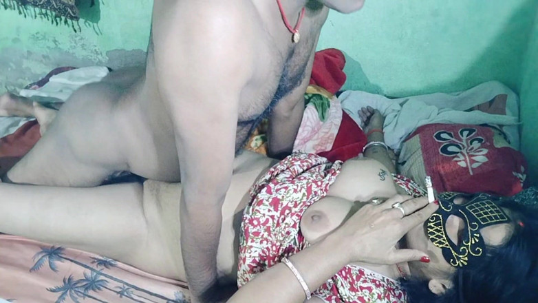 NituRandi94: 完整电影印度阿姨性爱视频