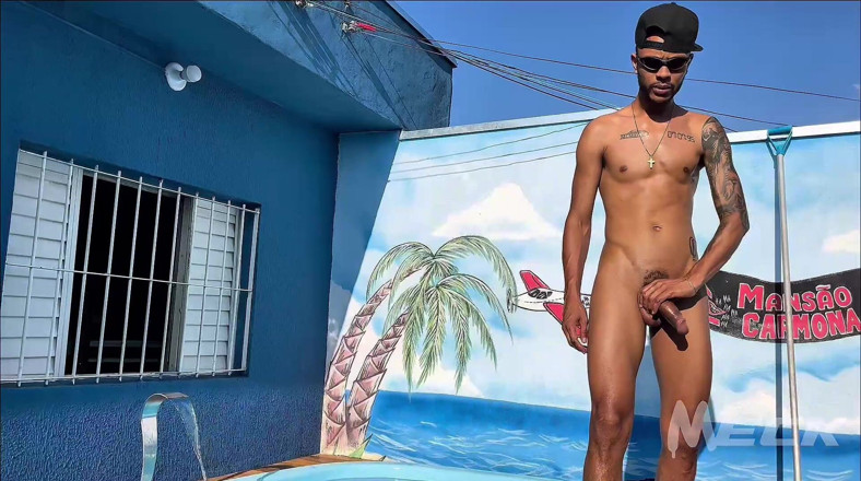 Meck ToyBoy: Hari yang indah di kolam renang dan kekacauan dengan rakan..