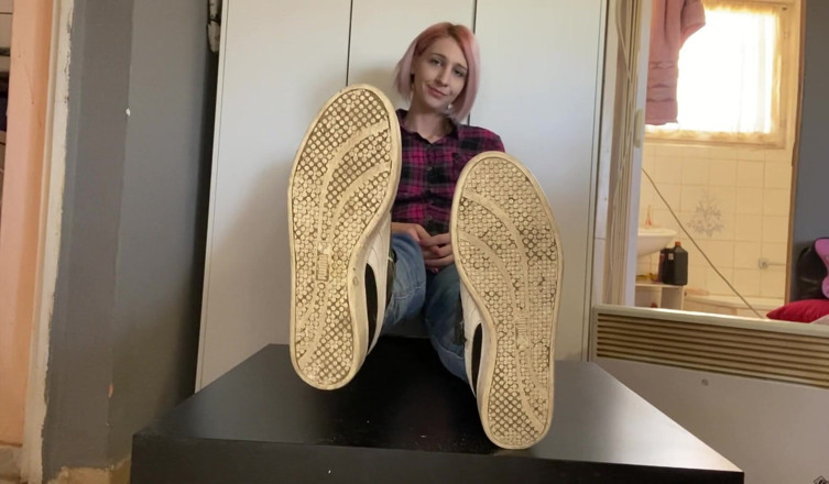 Cuteblonde666: Voetfetisj maat 41