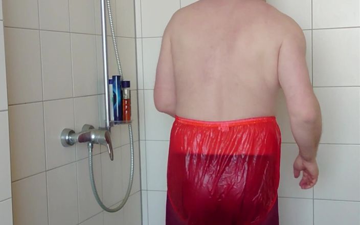 Carmen_Nylonjunge: 샤워 중 팬티 스타킹과 요실금 바지