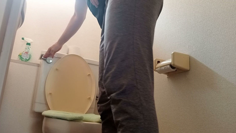 Mayumi Kanzaki: Toilet Camera