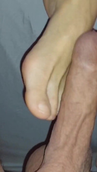 Isteri Berambut Perang Amatur Menikmati Fetish Kaki Dan Creampie Pussy