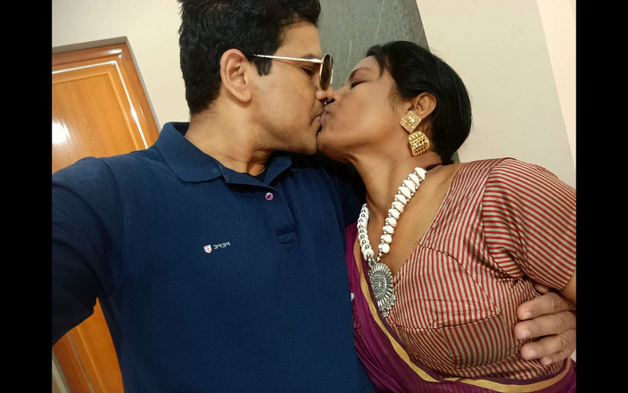 Popmini: Hermanastro entra en la cama de la hermanastra y folla...