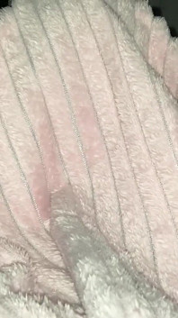 ลูกสาวเลี้ยงปีนขึ้นไปใต้ผ้าห่มหา daddy เพื่อดูดควยแล้วเย็ดกัน