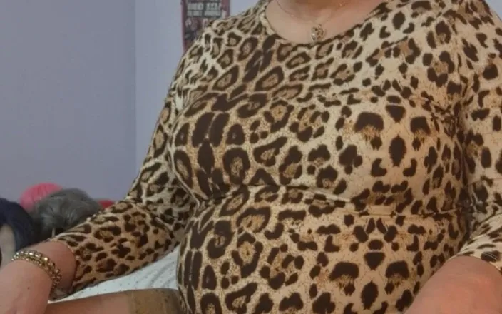 Victoria Lecherri: Spreading in Wet Fragrent Granny Panties