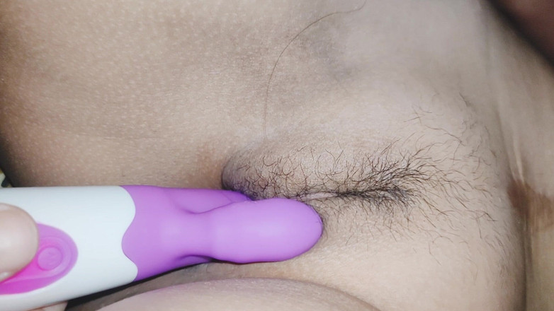 Asianwetpussy30: Asianwetpussy30 - Testarea noului meu vibrator se termină cu un futai...