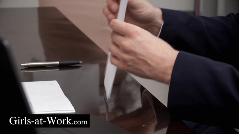 Girls At Work: Yeni sekreter patrona aşık