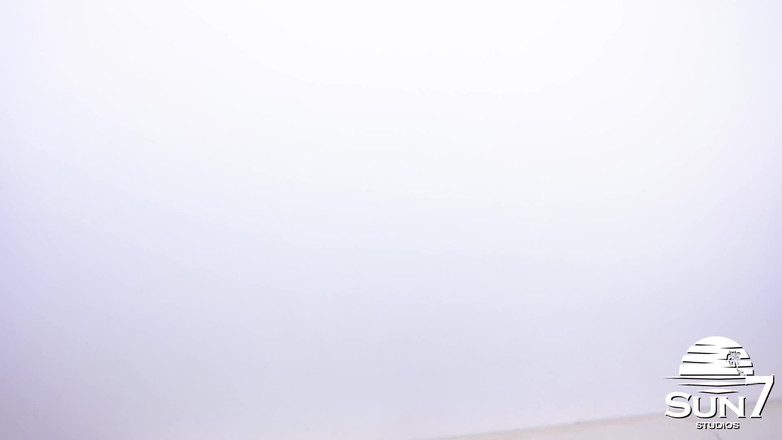 Sun7: Худенькая молодая девушка прибыла, чтобы проверить пределы хуя извращенца, он в конечном итоге оказывается в заднице красотки