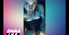 EmmaInkTrans: Мій хлопець грав у ФІФА, і я вирішила тим часом пограти зі своєю дупою, і ці анальні м'ячі роблять гарячу мастурбацію