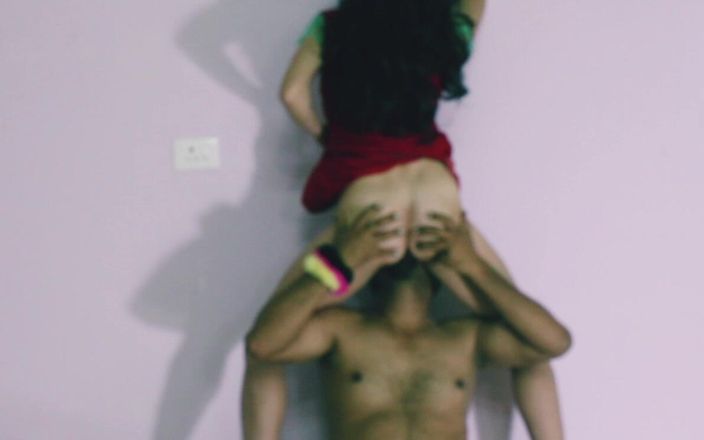 Bolly Karma: Em gái nóng bỏng xuất tinh vào miệng
