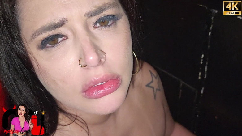 Monica Lima: Дружина, жадібна до чорного члена, не може втриматися і врешті-решт віддає свою дупу їдцю в глоріхолі.