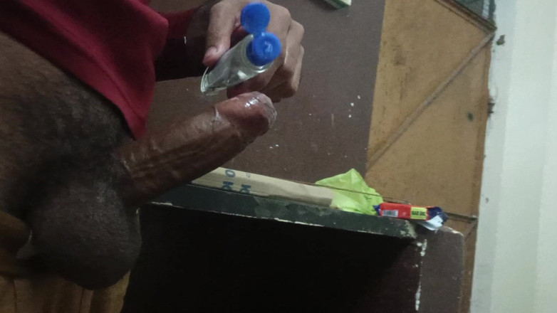 Brijesh 270: Moje žena mě nechává sama doma, ale můj soused mě vždy...