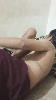 देसी भाभी पड़ोसी के साथ सेक्स कर रही है