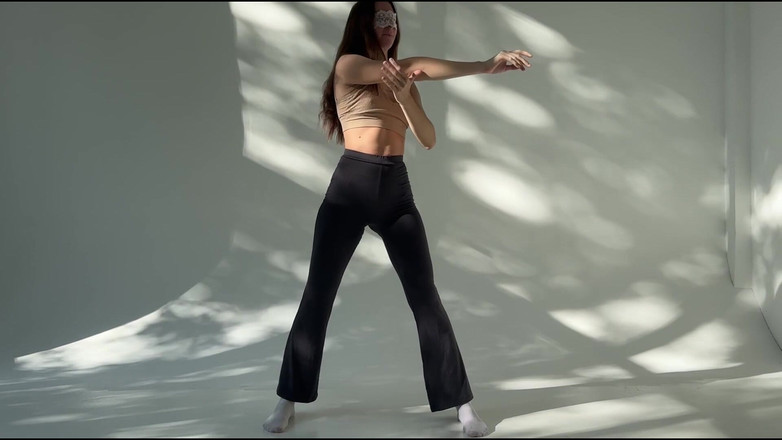 Skinny_lady69: Nữ thần kéo dài mặc quần legging bó sát và đeo...