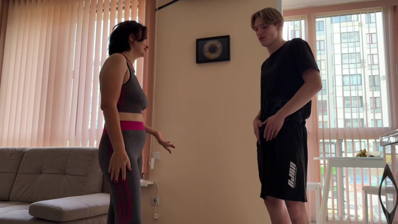 ANGELA_LADY: पड़ोसी लड़का मिलने आया और एक