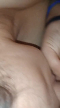 继父像他的鸡巴想要的那样在我的嘴里操我