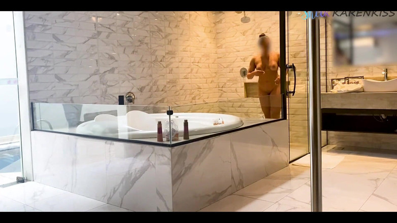 Karen Kiss: Я убежал с продавцом мебели в обеденное время, и куколд узнал - Karenkiss