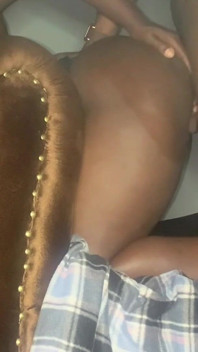 Schwarze sexy haus hilfe erwischte mich nackt und half bei einem frechen blowjob und wurde von ihrem chef hart gefickt