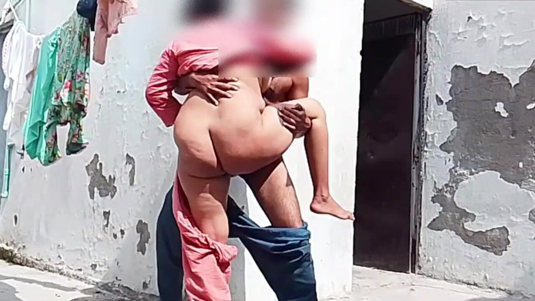 Abida sexy: Tetona india chupando polla y follada