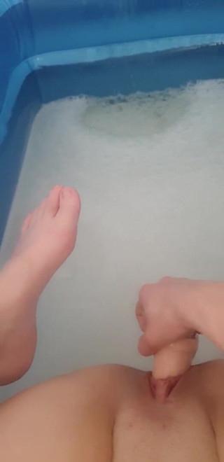 Wet and dirty: Masturbace v koupelně