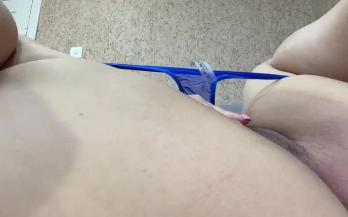 Lux Eva: MAMĂ SEXY în lenjerie erotică se mângâie