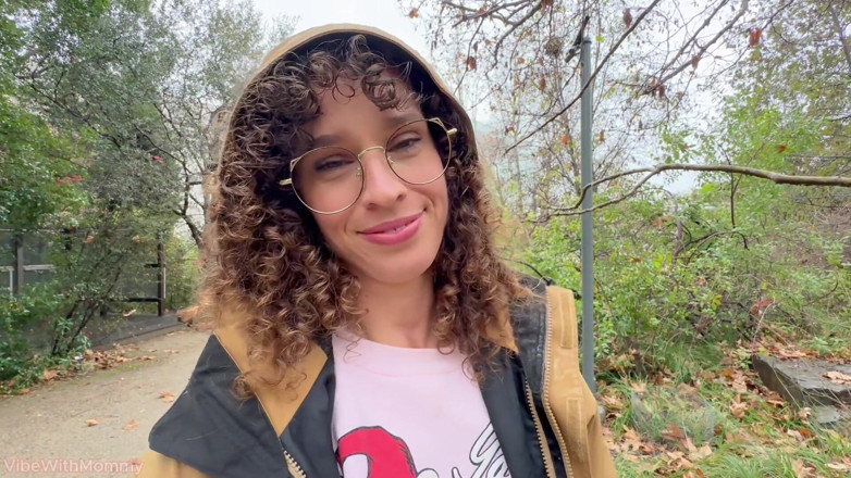 VibeWithMommy: Не та Missy трахает случайного студента во время поездки в музей