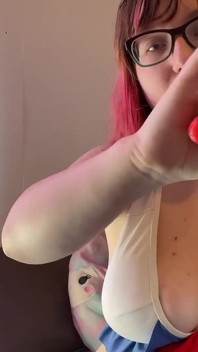 Natte aftrekbeurt en diep in keel pijpbeurt naar Popsicle