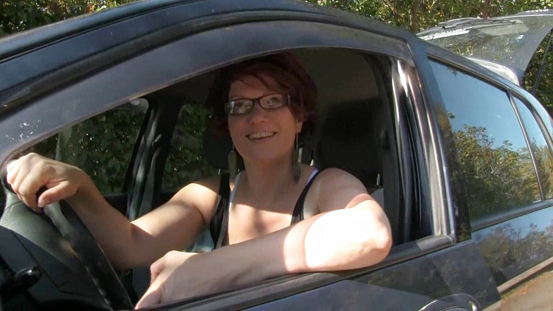 Popp Sylvie: Làm tình trong xe hơi của tôi với xe hơi...