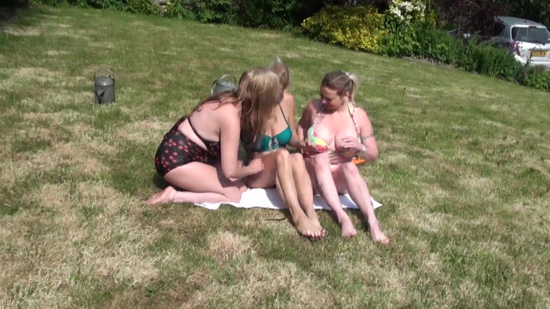 Dirty Doctors Clips - Mature British Lesbians: Lesbická zábava na slunci