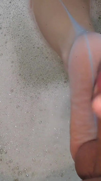 Footjob in der warmen Badewanne mit full fashion Nylons