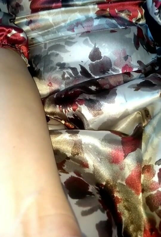 Naomisinka: Satin hoa đầm thủ dâm