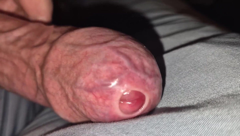 GloomyChase977: Cewek sange ini dientot habis-habisan sama kontol besar sampai mengerang...