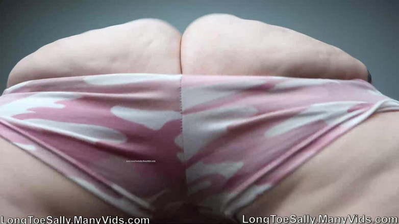 Long Toe Sally Big Buns: Tentação gorda