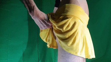 HeIsSooThin: मेरे पीले मिनी स्कर्ट के नीचे प्रतियोगिताओं के लिए मेरी पैंटी