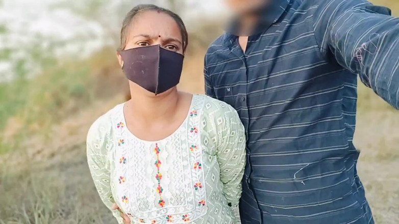 Fuckkkker: Jija baise la chatte étroite de Sali, Sali se fait baiser...