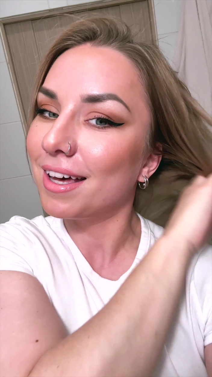 Andre Love: Masturbate and Squirt in the Bathroom