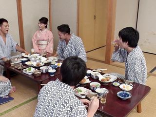 Caribbeancom: Gangbang japonais à la maison de thé