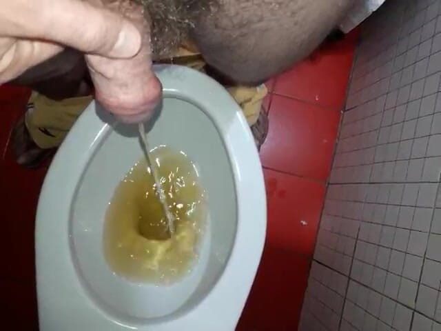 KinkyPigDad: Sweaty Stinky Cheesy Cock Pissing
