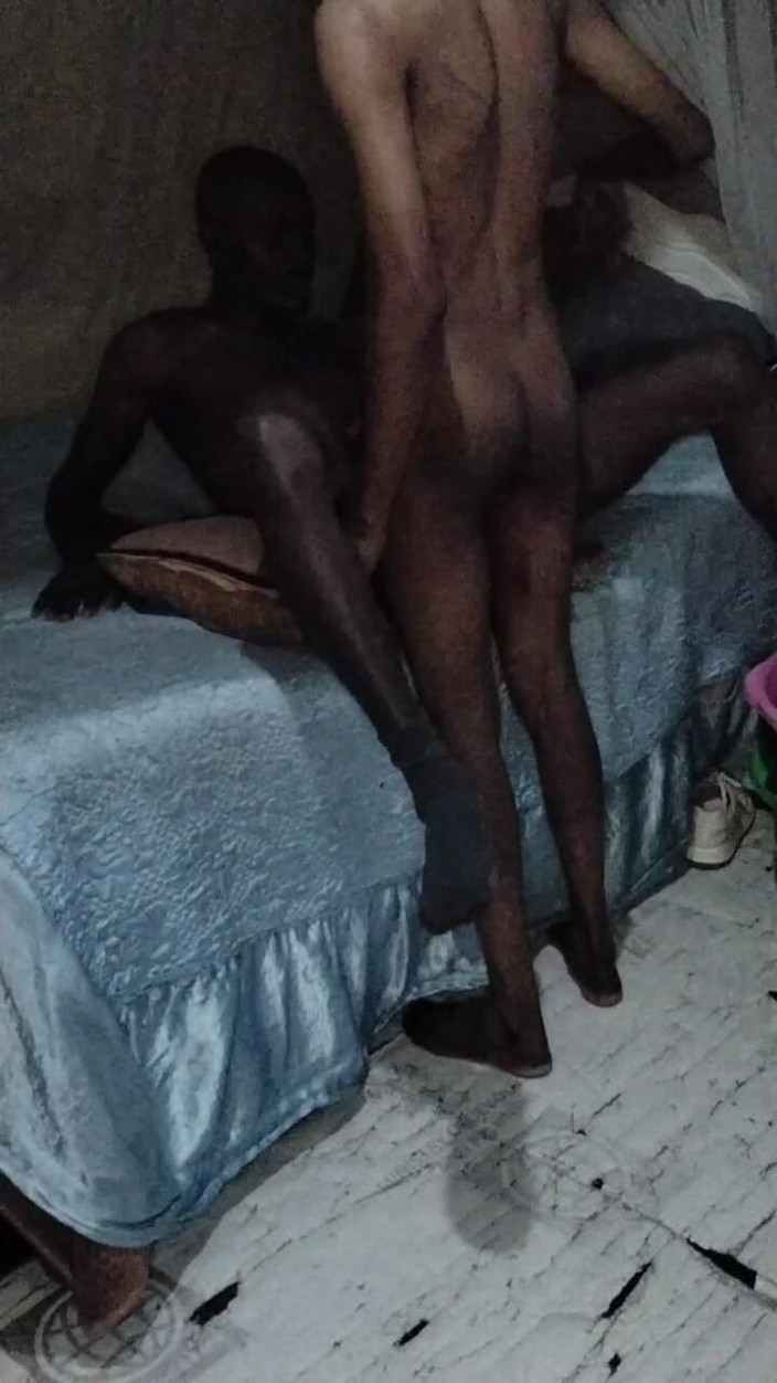 Bummer: Il mio amico etero keniota mi ha scopato crudo per...