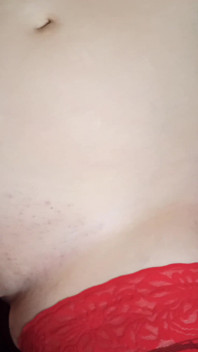 Milf erlaubte ihrer nassen muschi, missionarsstellung gefickt zu werden
