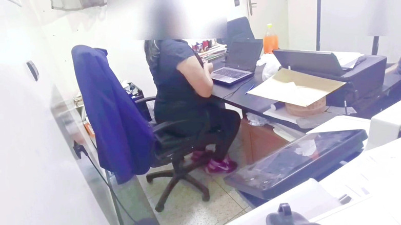 BBW LATINA: Patronum bacaklarım sallanana kadar beni ofisinde sikiyor