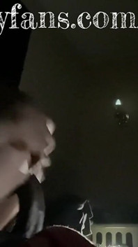Een harde lul berijden totdat ik mijn vriendje wakker hoor worden. Sluit een