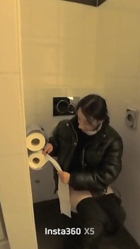Rough Sex with an Italian Pizza Delivery Teen for Money at the Hotel. She's Little and Pretty Big Tits and a Big Ass.