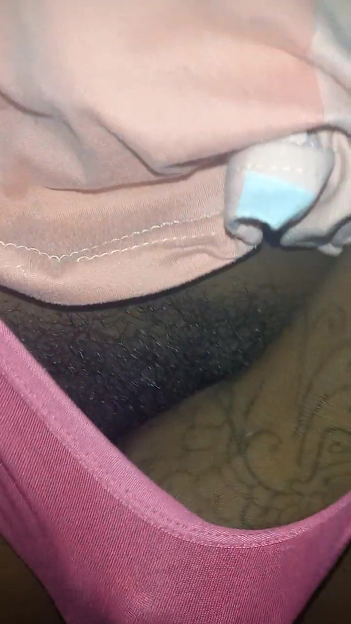 Super sexy ebony cuties: 내 쪼이는 털이 무성한 보지 클로즈업 문지르기
