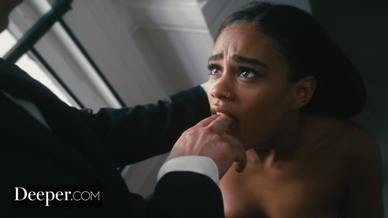 Deeper: Profundo. Para Scarlit Scandal, o amor nunca é suficiente