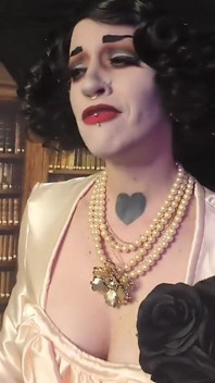 Lady Dimitrescu má občerstvení