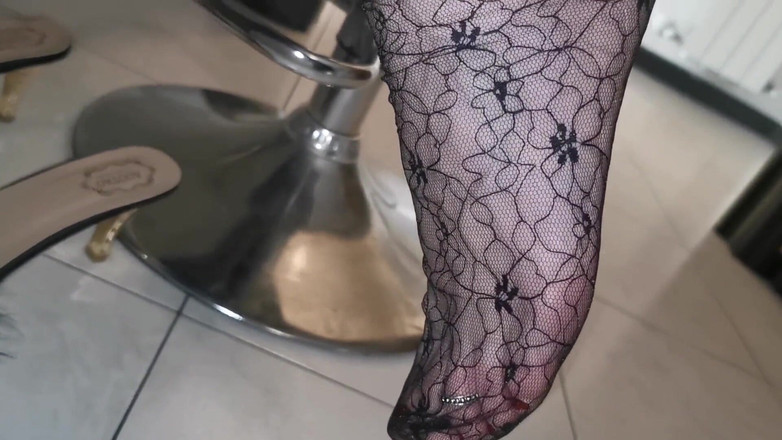 Yvonne: Dedicato agli amanti delle suole in nylon