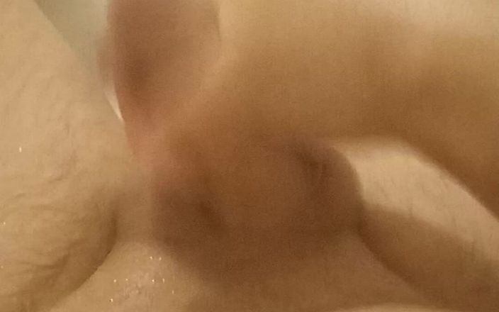 Ronie: Dampfende masturbation in meinem badezimmer