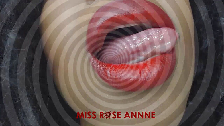 Insomnia Domina: 小さな男性はジュースの赤い唇で失われました