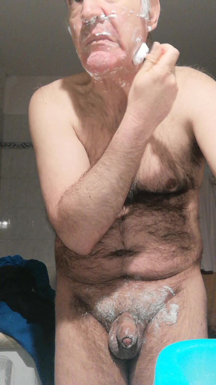 Setesesso7: Ich bin im Badezimmer, rasiere und wichse meinen schwanz.